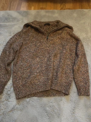 Loro Piana Zip up - En stickad zip up fårn Loro Piana som jag köpte på en flea market i Portugal, osäker om den är legit dock‼️