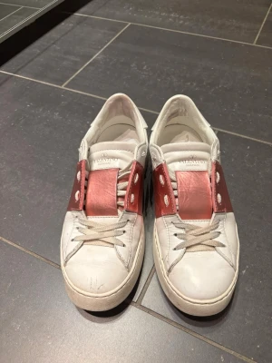 Valentino skor - Supersnygga Valentinoskor💗Använda fåtal gånger och inga större defekter, storlek 37 men passar mig som har 37-38