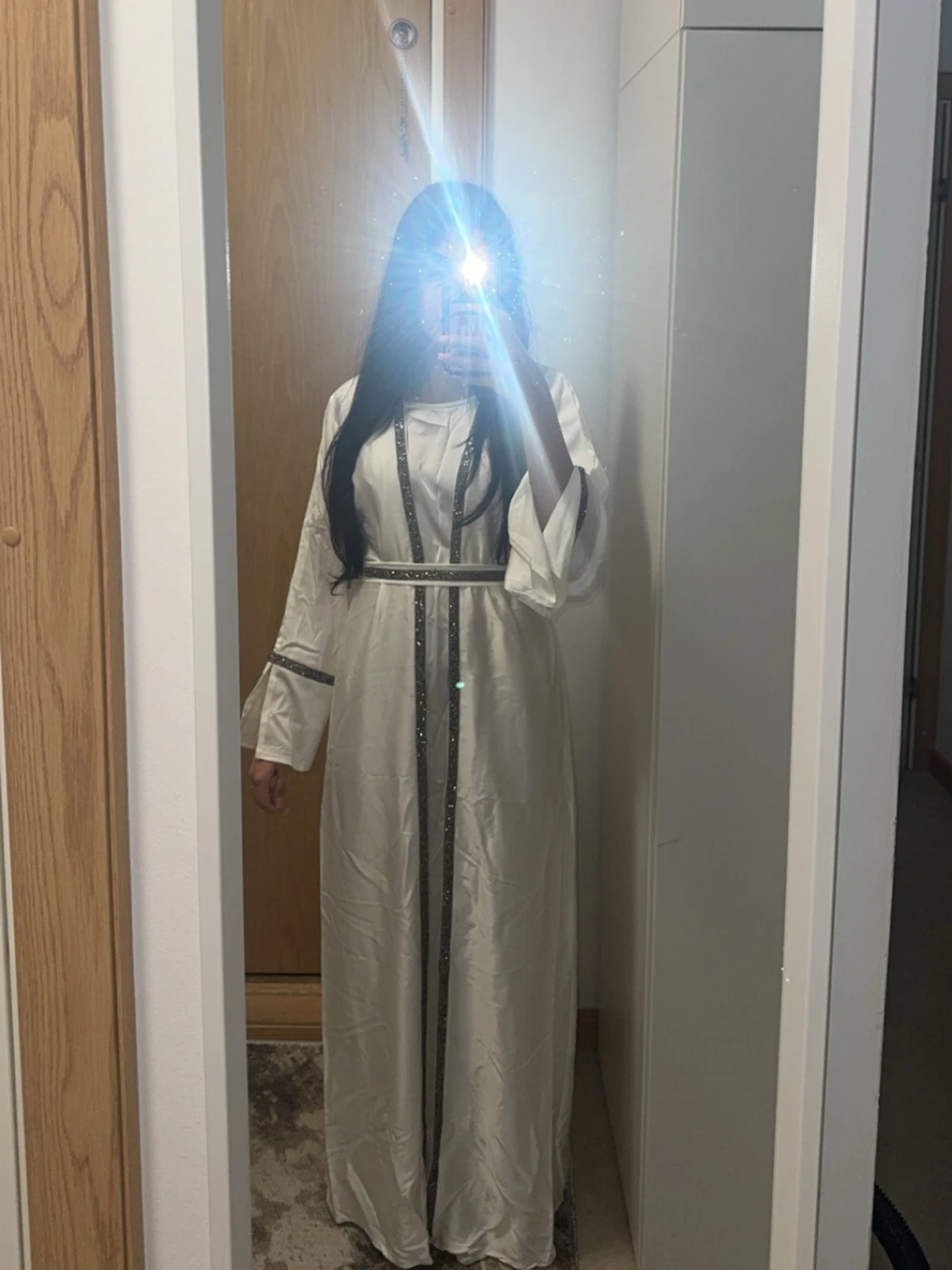Vit abaya