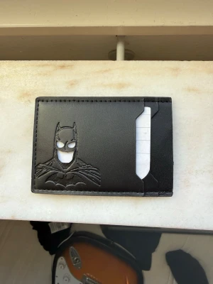 batman korthållare - med körkort ser det ut som att man är batman