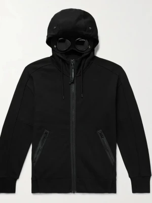 Svart hoodie från C.P. Company - Säljer en svart hoodie från C.P. Company med dragkedja framtill och två fickor med dragkedja. Hoodien har justerbar huva med snören och är tillverkad i mjukt bomullsmaterial. Perfekt för en clean och stilren look. Tröjan köptes för 3500kr och är äkta. Bra pris vid snabb affär!