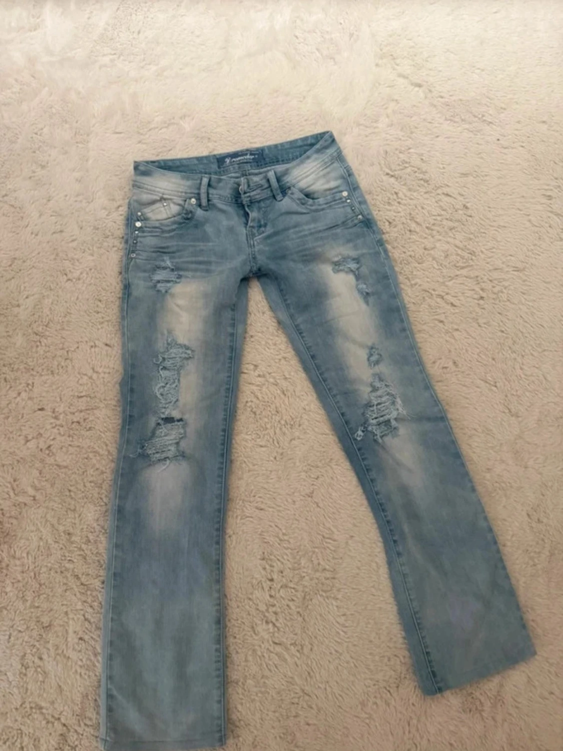 Ljusblå Lågmidjade Jeans med Slitningar & Hål - 1
