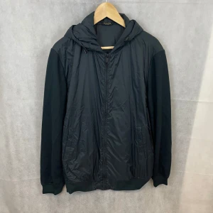 Massimo dutti cardigan  - Mycket bra skick, hör av er vid fler frågor!