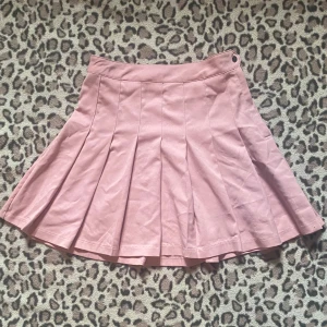 Rosa kjol från H&M  - Söt rosa kjol från H&M. 