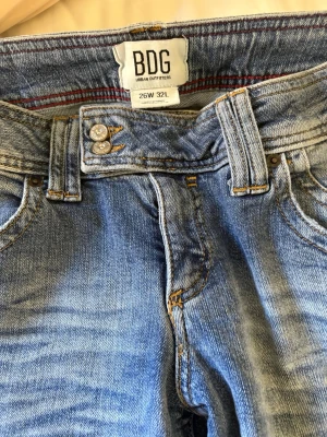Vintage BDG jeans - Säljer dessa ass snygga vintage jeans då dom tyvärr inte passar. Jag köpte jeansen här på Plick för 500 kronor men har tyvärr aldrig kunnat använda dom💗