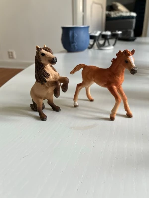 Två schleich hästar - Säljer två schleich hästar, skriv för fler bilder