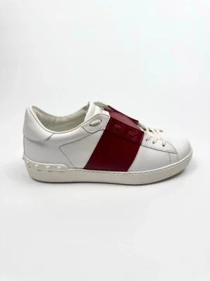 Valentino Open Sneakers - Valentino Garavani Open sneakers. Storlek 40,5. Skick 9,5/10. Nypris ca 7700kr. 100% autentiska.