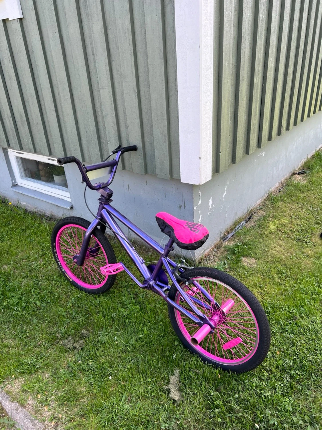 Lila och rosa BMX-cykel - 1