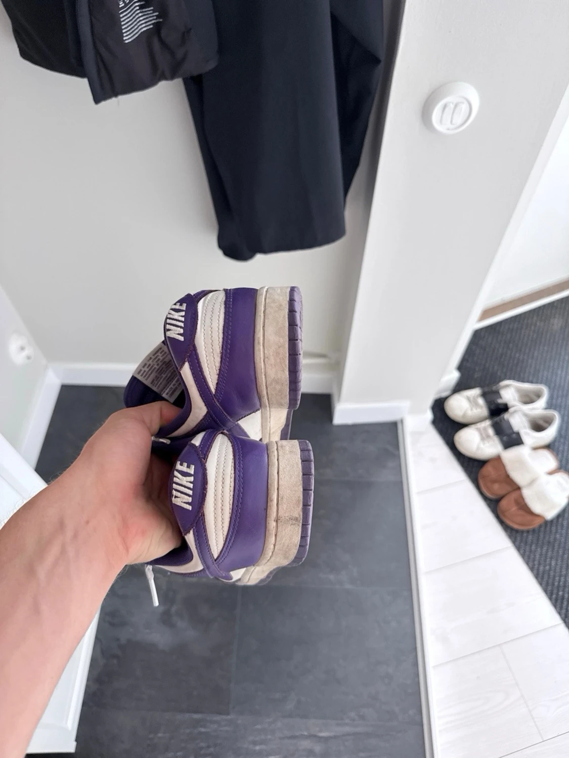 Nike Dunk Low lila och vita sneakers - 3