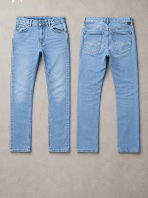 Replay Jeans - W32 - Anbass - Snygg passform med stretch och en modern slim fit som sitter bekvämt. Byxorna är använda men i fint skick utan större anmärkningar. Perfekta till både vardag och mer uppklädda outfits.  ✔️ Original Replay Jeans ✔️ Ljusblå tvätt ✔️ Bekväm passform ✔️ Fint använt skick  Skickas snabbt och väl emballerat. Hör gärna av dig om du vill ha mått eller fler bilder.  
