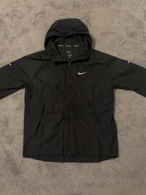 Nike jacka - Nike miller vindjacka storlek S, nyskick 10/10.