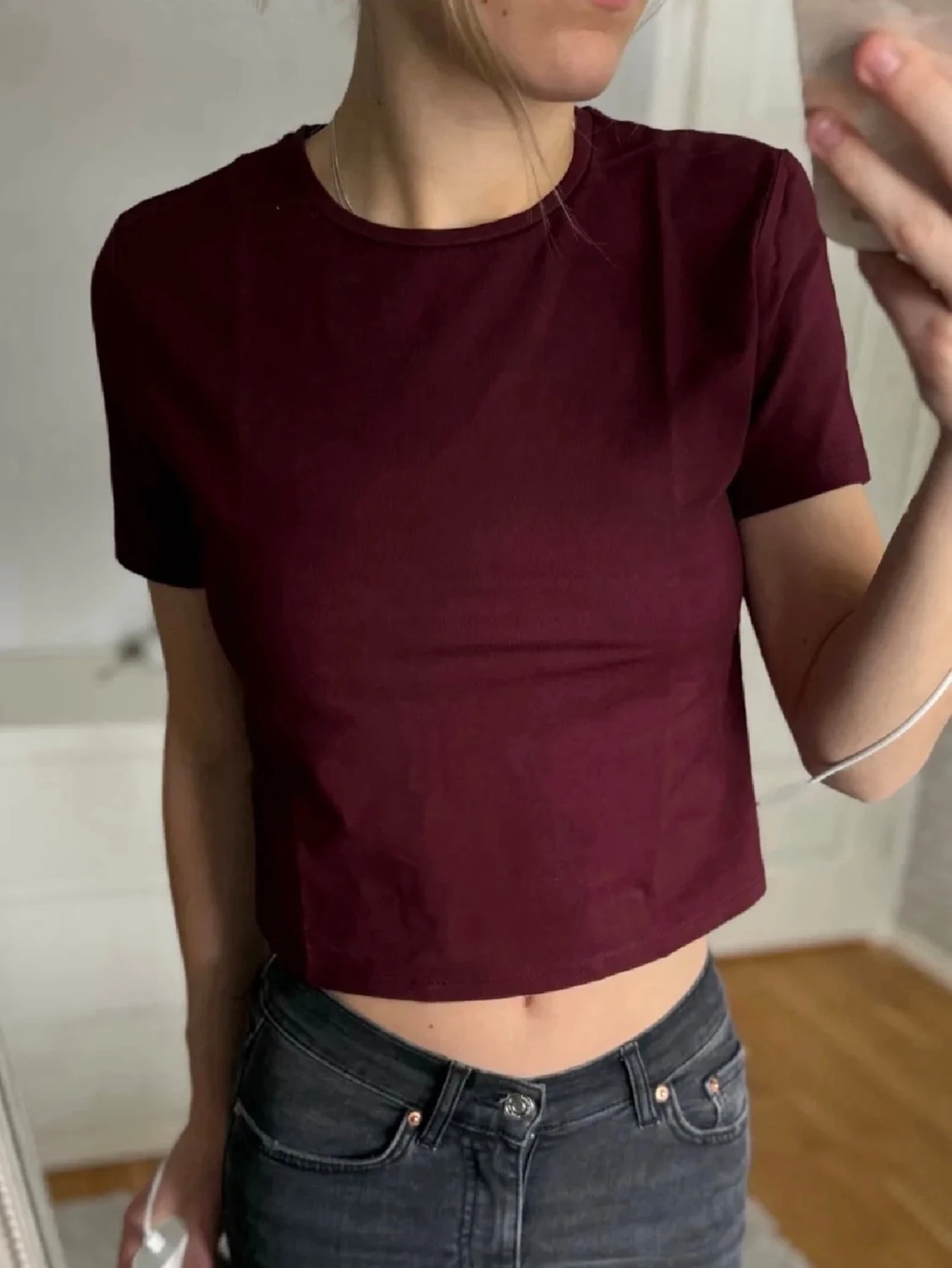 Vinröd croppad topp från H&M