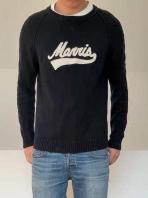 Mörkblå Morris tröja - Mörkblå Morris trlja strl M sitter som S. Bra skivk utan nåra defekter och hör gärna av er vid frågor elr funderingar!!