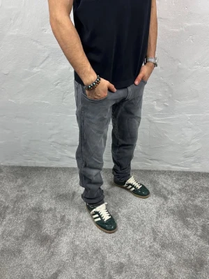 Replay jeans  - Ett par riktigt snygga jeans från Replay i storlek W31 L32 i modellen Anbbas 