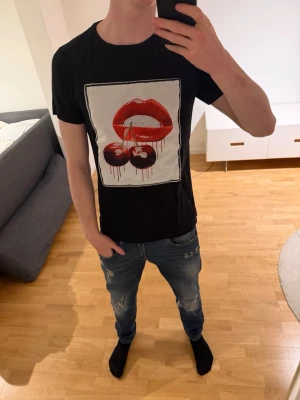 Limitato T-shirt  - Säljer nu denna riktigt sköna och snygga Limitato T-shirten för endast 699, priset är ej fast vid en snabb affär! Bara att höra av dig vid frågor