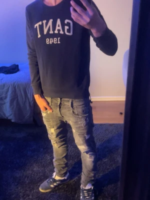 XS Gant tröja - 💎Mökblå oanvänd Gant tröja med o-neck💎  📏164 men passar till dig ända upp till 168 📏       👱🏼Killen på bilden är 170👱🏼