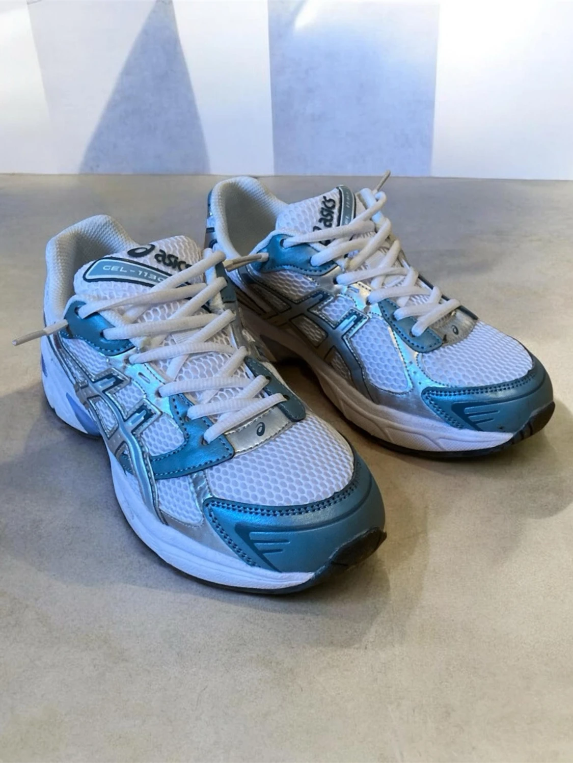 Asics Gel-1130 vita och blå sneakers - 1