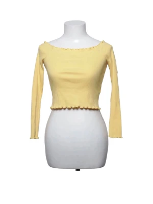 Off-shoulder top från Gina Tricot - Jättefin off-shoulder topp i bomull från Gina, använd max 3 gånger. Superfin till vår och sommar! 