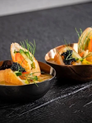 Tapas/Serveringsskålar - Tapas/serveringsskålar 4-pack i rostfritt stål  Funkar fint som ljuslykta också 👍  Helt nya & oöppnade  Mått: 6,5cmx6cmx2cm