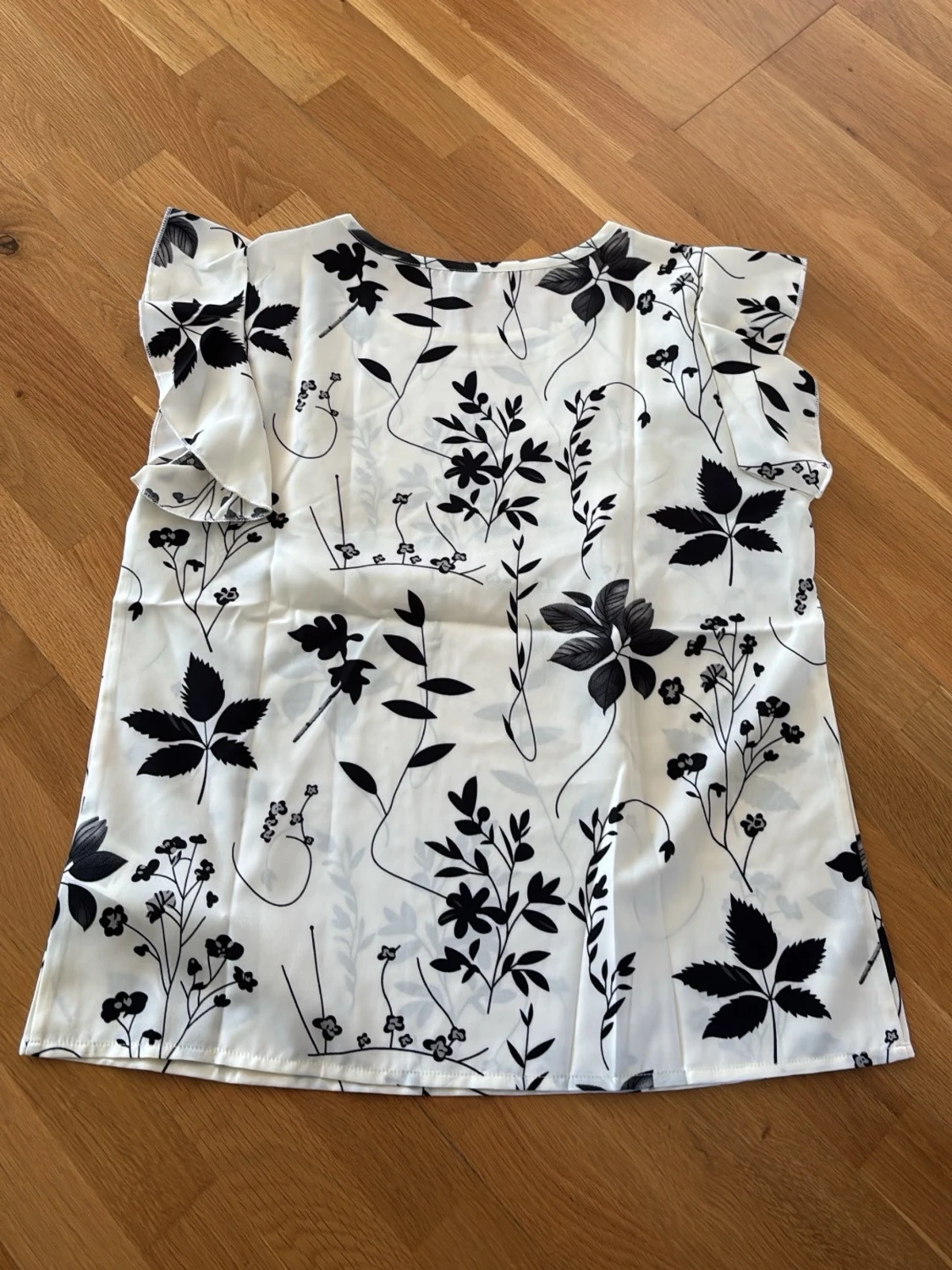 Topp med blommigtmönster  - 1