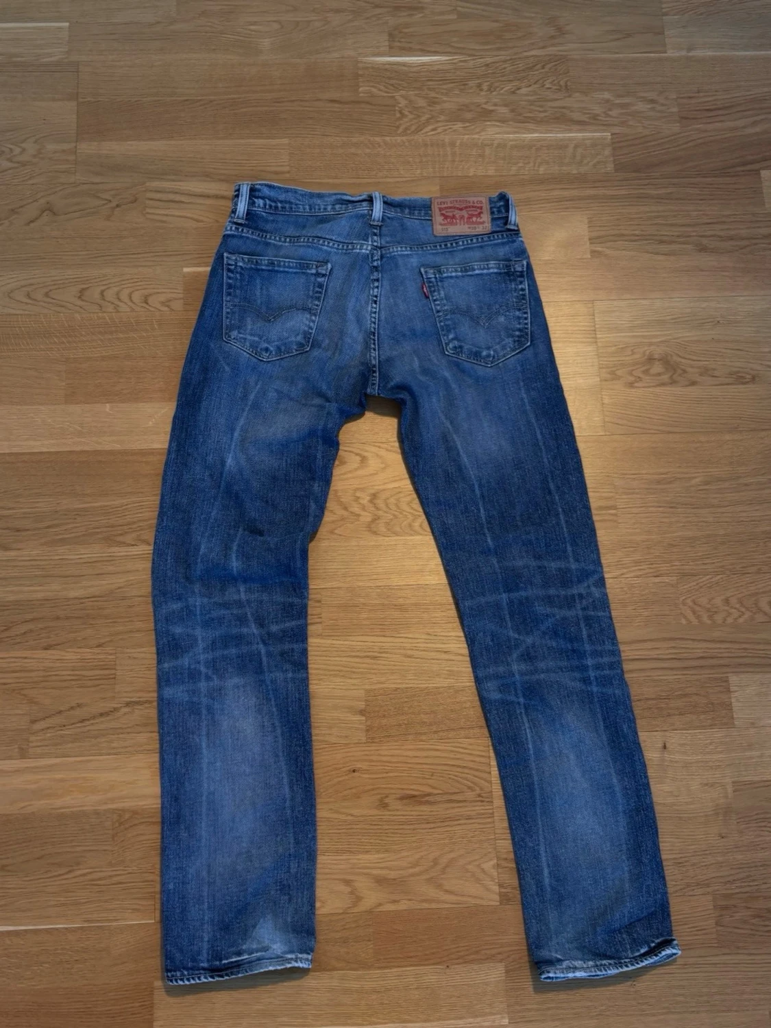 Levi's blå jeans med slitningar - 1