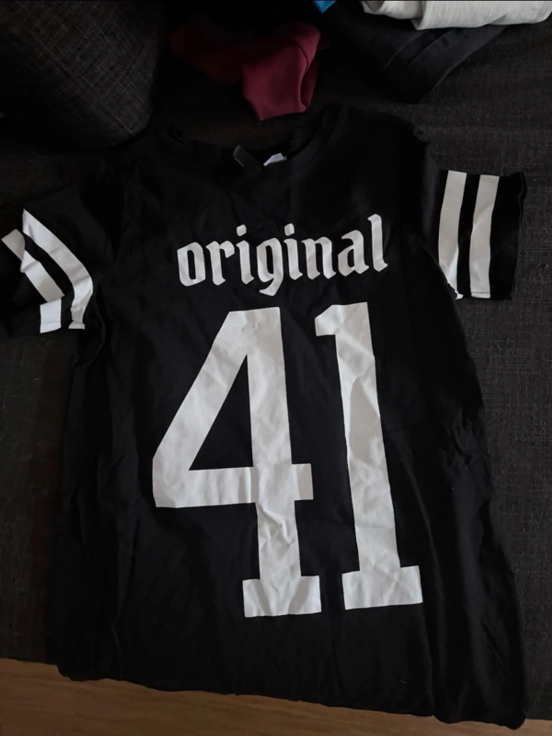 Svart t-shirtklänning med tryck - 4