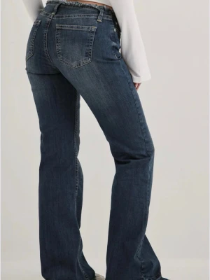 Jeans - No waist jeans från Nelly som oftast är slutsåld. Storlek - 34 short. Är 166cm och längden nuddar marken. Har aldrig använt och är köpt nyligen. Säljer pga att jag inte tyckte färgen passade mig. 🤍skriv för egna bilder.