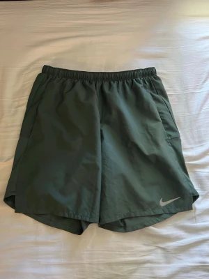 Nike Miller shorts  - Nike Miller shorts längd 5 
