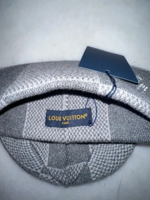 Grå mössa  - Oanvänd helt nytt sick