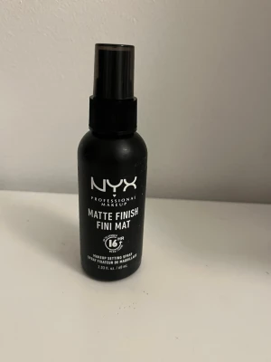NYX Matte Finish Setting Spray - Helt ny och oanvänd NYX Professional  Matte Finish Setting 