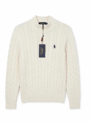 Vit kabelstickad tröja Polo Ralph Lauren - Kabelstickad tröja i offwhite från Polo Ralph Lauren med hög krage och dragkedja. Tröjan har det klassiska broderade logotypen i marinblått på bröstet och ribbade muddar vid ärmslut och nederkant. Perfekt för en stilren och mysig look.