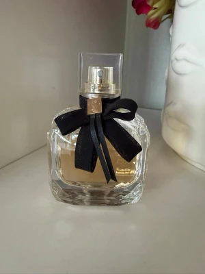 YSL: Mon Paris EDT - 50ml med 60% kvar.