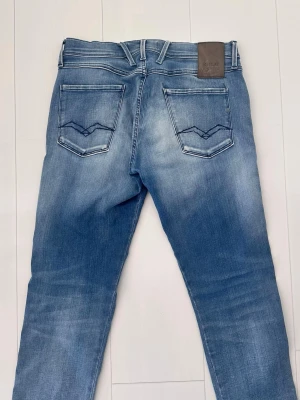 Replay anbass jeans  - Replay anbass jeans | storlek 30/30 | skick 10/10 | fraktar via valfrit ombud på köparens bekostnad | hör av dig vid funderingar 