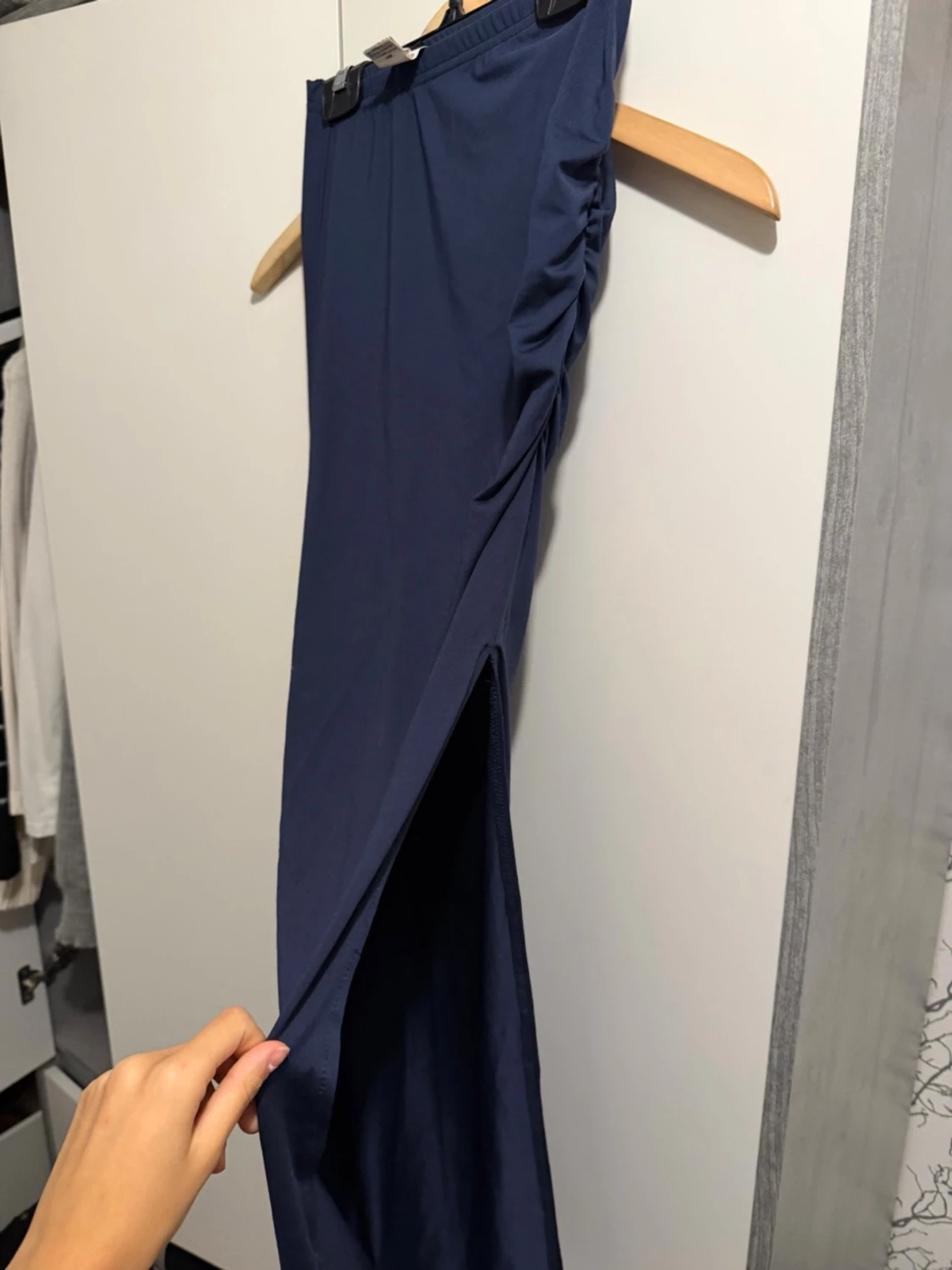 Mörkblå långkjol med slits - 1