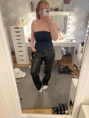 Lågmidjade läderbyxor  - Knappt använd