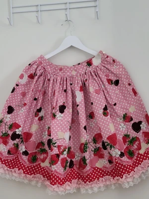 bodyline chocoberry skirt - Length 57.5 cm Waist 68-88 cm  Detachable bow and waist ties 
