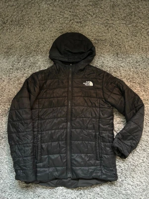 Svart dunjacka från The North Face - Storlek S i mycket bra skick!