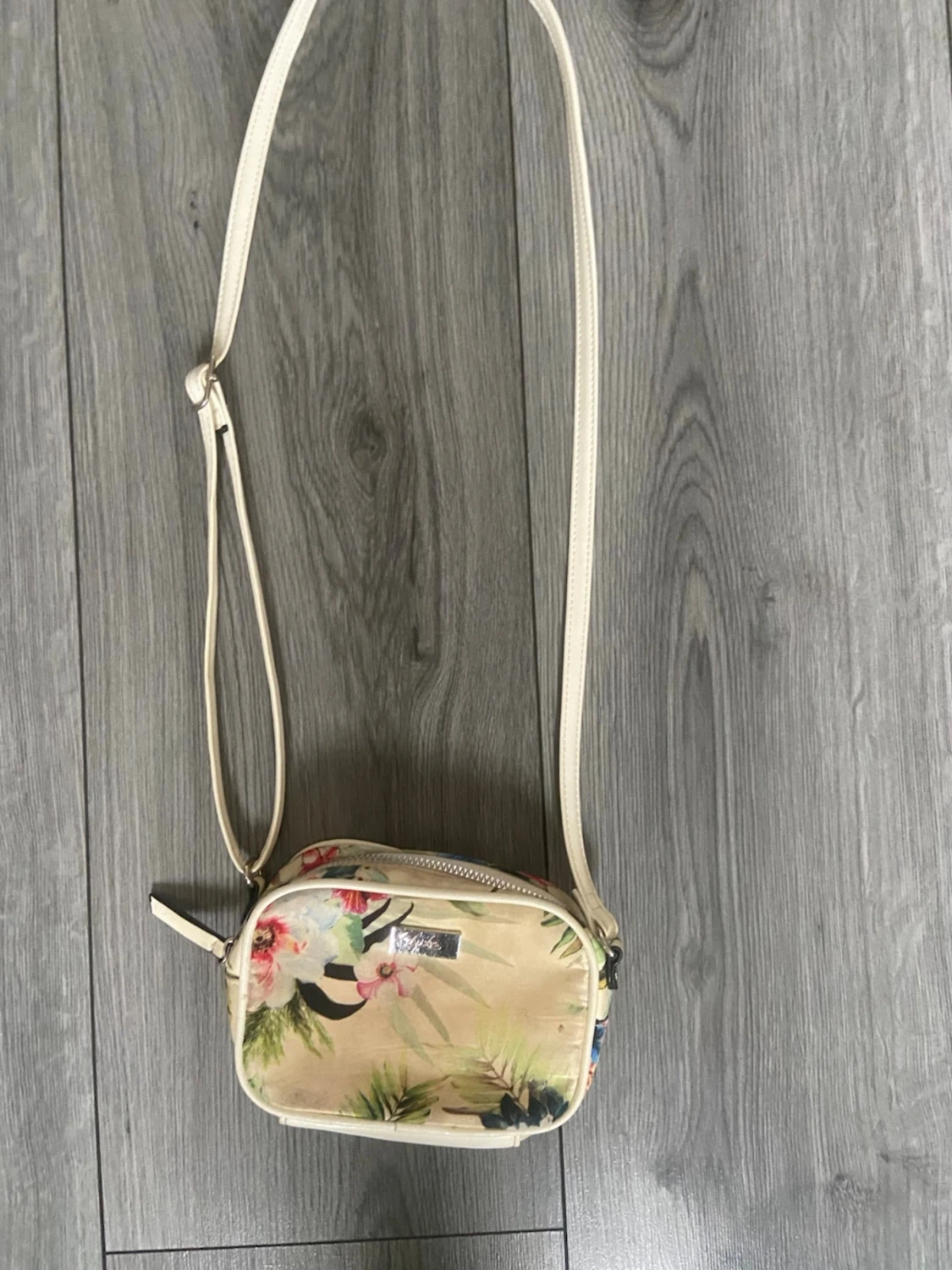 Blommig axelväska från Lycke