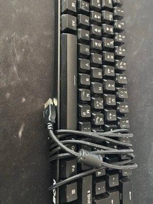 Tangentbord  - Alla knappar på den funkar helt perfekt spelar inte längre därför säljer jag. Lite dammig på bilden kan borsta bort. 