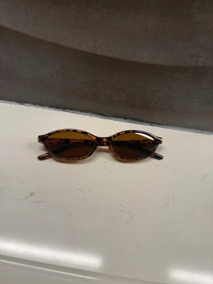 Solglasögon - Helt nya och oanvända