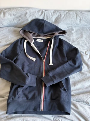 Pier one hoodie  - Pier one zip hoodie i ett fint skick. Strl XS passar någon 160-170. 