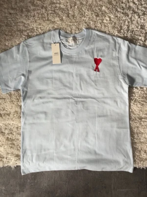  Ami t-shirt - Helt ny skön o bra passform kom privat för bättre priser. Fraktar inom 24h 🚙
