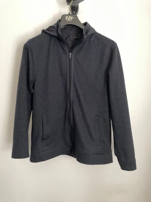 Massimo Dutti Cardigan - Massimo dutti cardigan i storlek M (står L i jackan men sitter mycket mindre). 