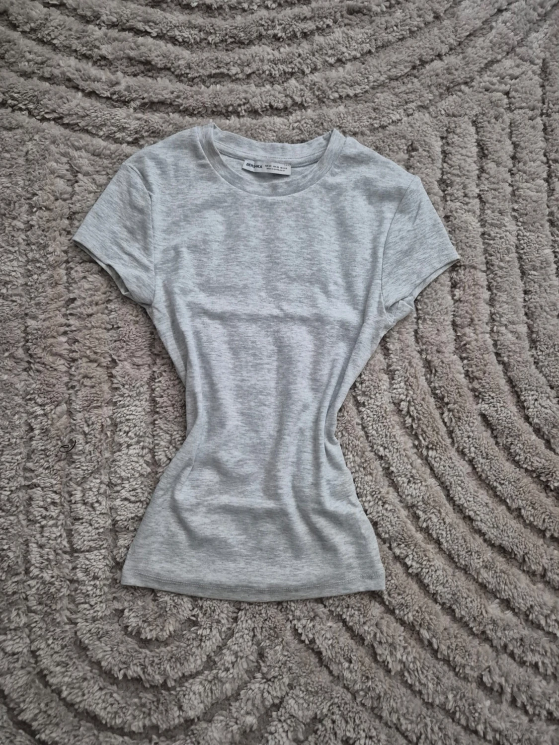 T-shirt från bershka i storlek xs - 4