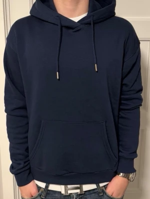 Ryvls hoddie💯 - Riktigt clean ryvls hoodie som är köpt från kidsbrandstore🛍️! Knappt använd så det är inga defekter på tröjan✅ Vid frågor är det bara att kontakta mig! 📬