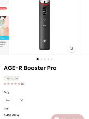 AGE-R Booster Pro svart från Medicube - AGE-R Booster Pro från Medicube är ett svart, stilrent skönhetsverktyg i plast och metall med digital display och flera funktionsknappar. Perfekt för avancerad hudvård och boost av din hudrutin. Testad en gång.