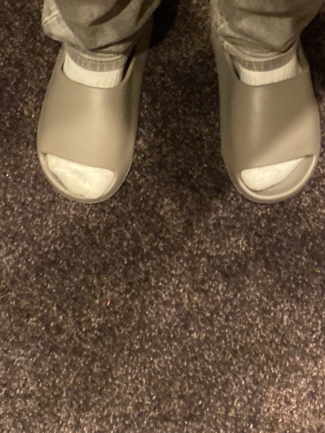Beigea Yeezy slides - 1