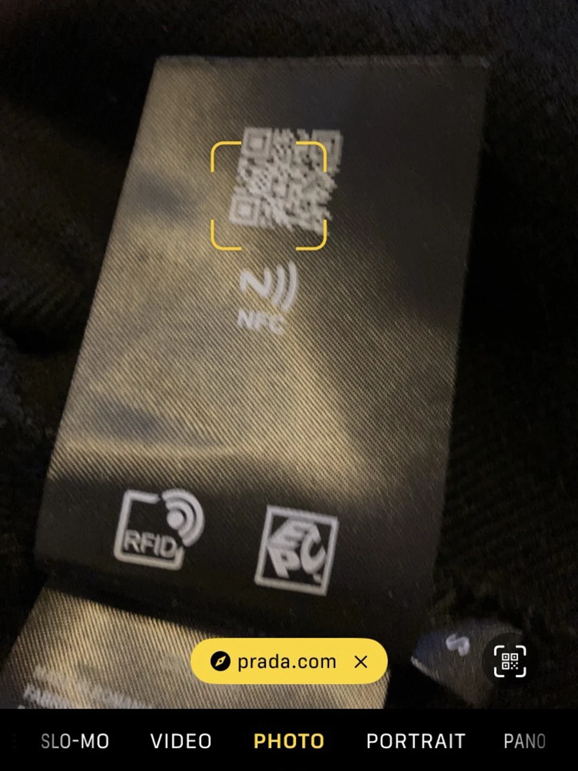 Svart hoodie med dragkedja från Prada - 4