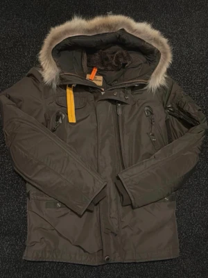 Parajumpers Jacka - Fin jacka från Parajumpers. Storlek M.