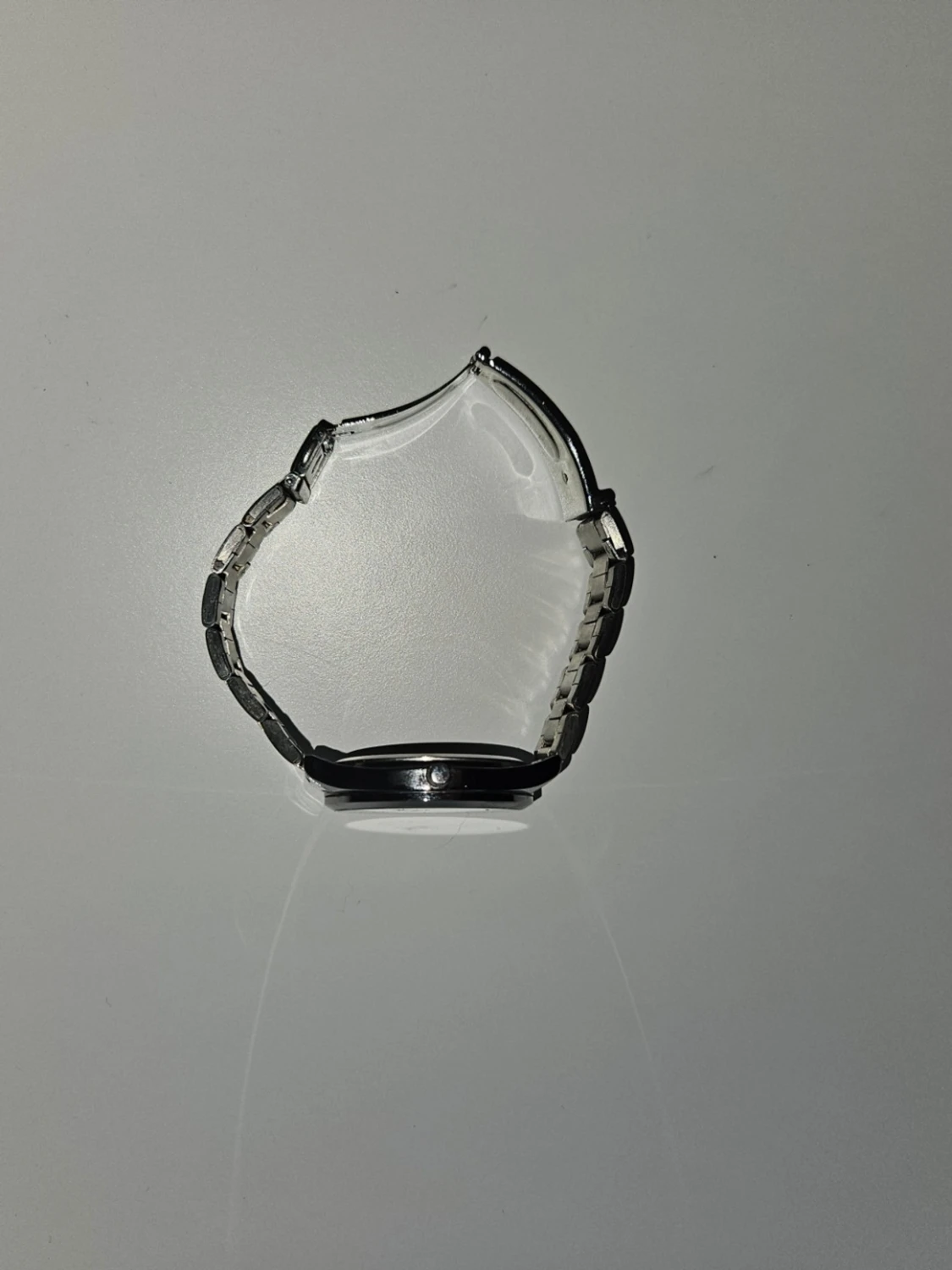 Silverfärgad klocka från Regal - 1